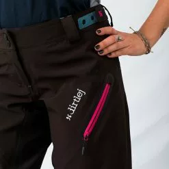 Dirtlej Trailscout Vandtætte MTB Shorts Til Kvinder Sort/Pink -Cykeltøj til kvinder Salg Dirtlej Trailscout Vandtaette MTB sho 1615301234 02