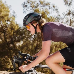 Isadore Women´s Alternative Jersey, Cabernet 8 Isadore Women´s Alternative Jersey, Cabernet -Cykeltøj til kvinder Salg Isadore Womens Alternative Jersey C 1622127321 03